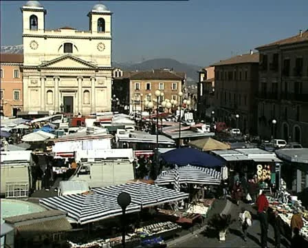 LAQUILA cathedral square pan r-l Video stock 11121338