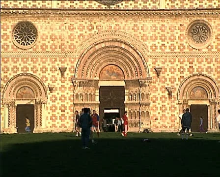 LAQUILA collemaggio vpan Stock-Footage 11121456