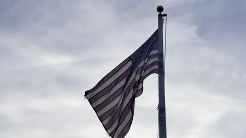 Large American Flag Waving Under Cloudy Sky Vídeos de archivo 344991169