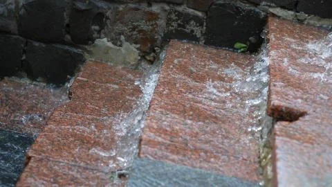 A large amount of water flowing down the steps Foto stock