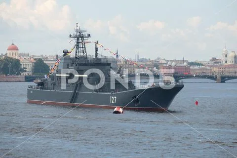 Large amphibious ship