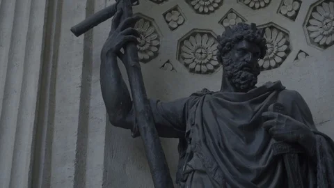 Large ancient statue close up Видео 108305957