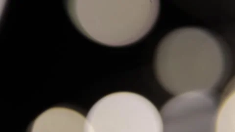 Large and small bokeh moves upwards. Vidéo 317489357