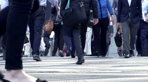 Large Anonymous Crowd - Feet - Passers Video stock 65964344