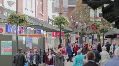 Large Anonymous Crowd Walking on a Busy Lichfield Town Centre Precint Street Video stock 42906844