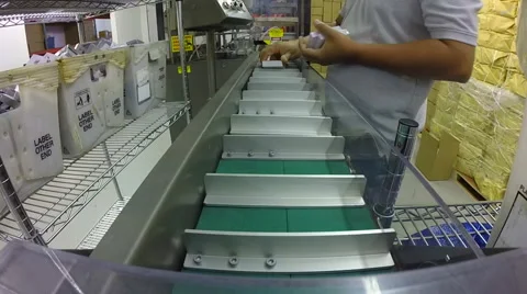 Large automated card making machine assembly line Vidéo 40064156