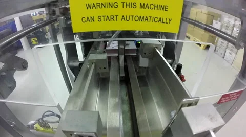 Large automated card making machine assembly line Vídeo Stock 40064934