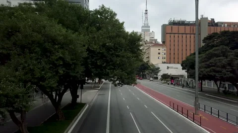 Large avenue empty - Paulista - São Paulo, Brazil Vídeo Stock 133529853