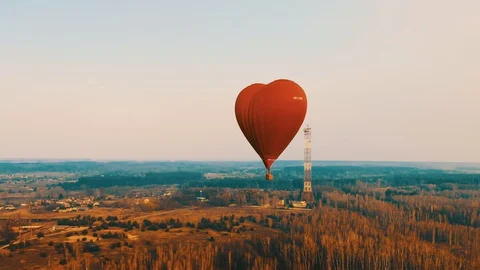 A large balloon in the sky 스톡 동영상 129588422