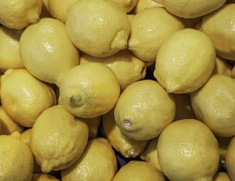 A large basket of lemons Stock Photos