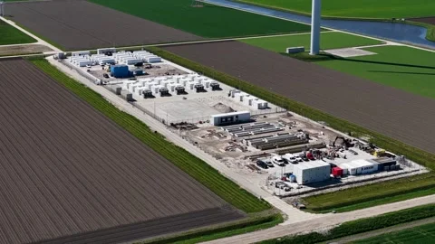 Large battery farm in Flevoland 動画素材 333623732