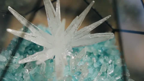 A large, beautiful crystal decorates the table at the event. Close-up shooting Stockbeeldmateriaal 336848813