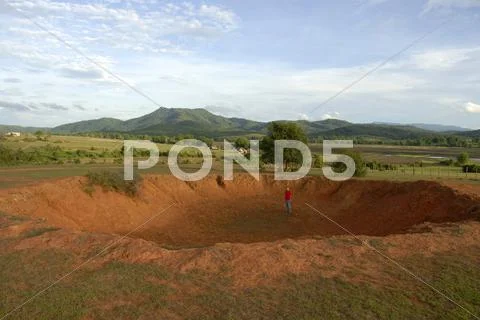 Large bomb crater from the vietnam war, ban khai, landscape at phonsavan, xie Stock Photos