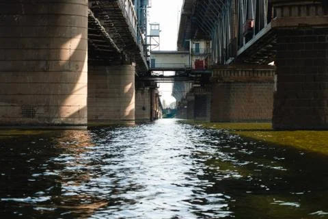 Large bridge view from below, engineering construction, Foto stock