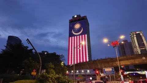 A large building with a Malaysia flag on it 스톡 동영상 315682057