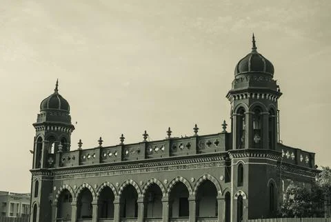 A large building with two domes on top. in Chennai Stock-Fotos