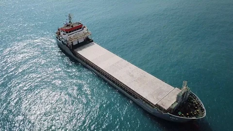 Large bulk carrier ship sailing in open oceanl  - aerial 4k view Video stock 111740930