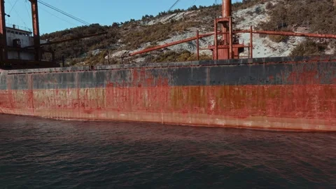 Large bulk carrier washed ashore and ran aground. Drone footage. 動画素材 330259938