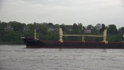 Large bulk freighter Polaris Queen in Hamburg Vídeo Stock 104769137