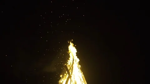 Large Campfire Burning with Embers Video stock 124844035