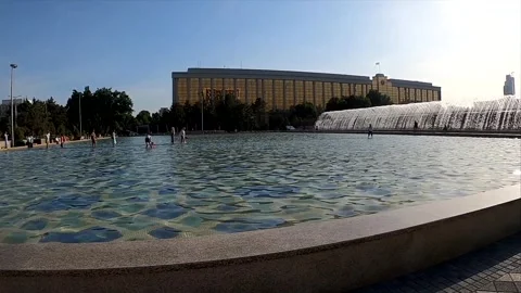 Large cascade fountain at the Independence Square in Tashkent, Uzbekistan Stock Footage 335350614