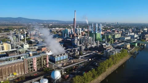 Large Chemical Processing Plant with Steam and Pipelines – Aerial Approach Video stock 346955662