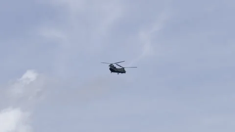 Large chinook flying through cloudy sky aerial 库存影片 335657397