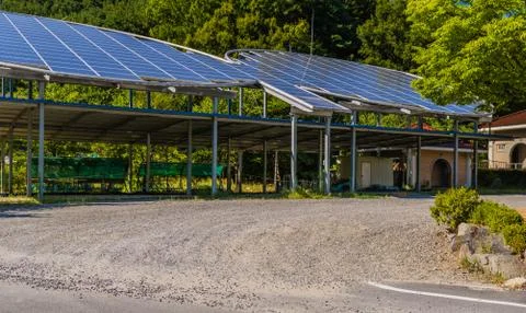 Large circular solar panel arrays Foto stock