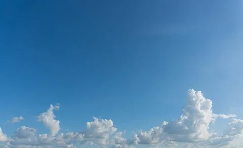 Large cloud on clear blue sky background with copy space for wallpaper. Stockfoto's