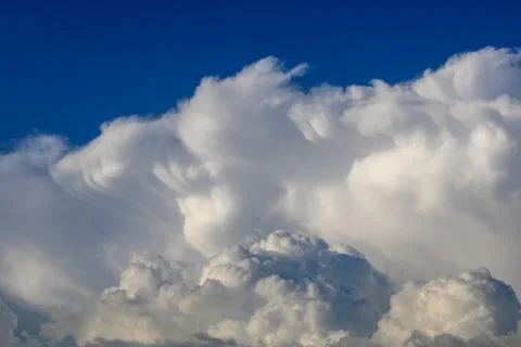 A large cloud that is in the sky. cumulus clouds. cumulonimbus Foto stock
