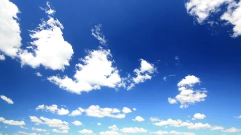 Large clouds slowly move together on blue sky day time lapse. Vídeos de archivo 8425116