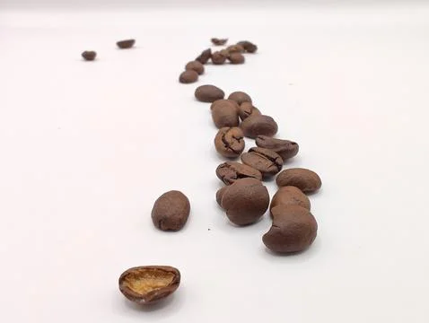 Large coffee beans composition on white background Foto stock