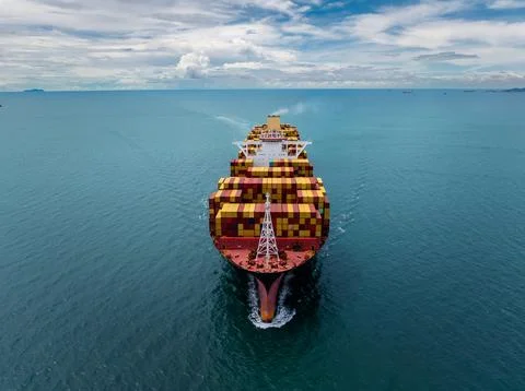 Large Commercial Container Ship Navigating Open Ocean Near Laem Chabang Cho.. Stock-Fotos
