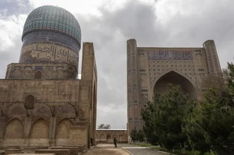 The large complex of Bibi-Khanym Mosque with the beautiful bright blue dome.. Stock Photos