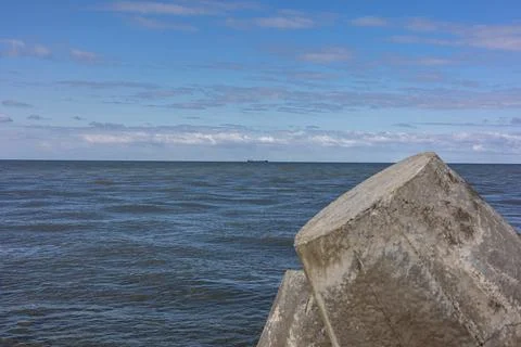 Large concrete blocks breakwaters on the background of a calm Baltic sea Stock-Fotos