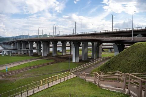 Large concrete support columns for a bridge or elevated roadway Stock-Fotos