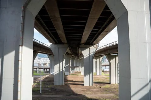 Large concrete support columns for a bridge or elevated roadway Fotos Stock