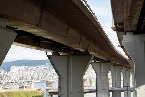 Large concrete support columns for a bridge or elevated roadway 库存照片