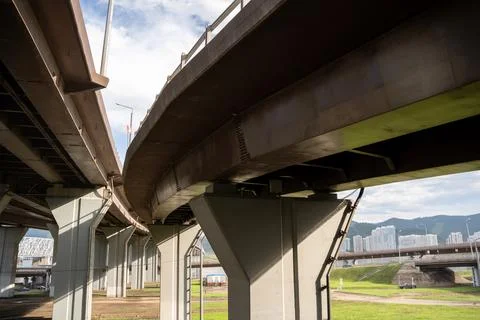 Large concrete support columns for a bridge or elevated roadway 스톡 사진