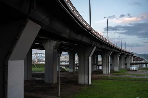 Large concrete support columns for a bridge or elevated roadway Stock-Fotos