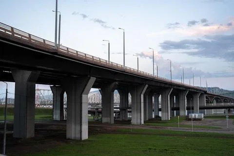 Large concrete support columns for a bridge or elevated roadway Stock-Fotos