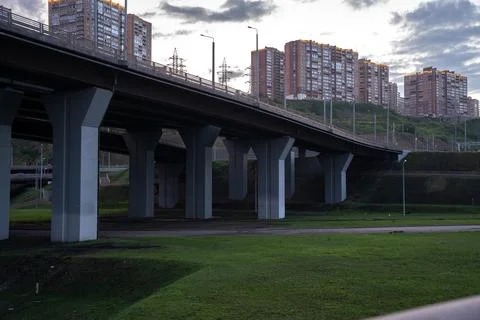 Large concrete support columns for a bridge or elevated roadway Fotos de archivo