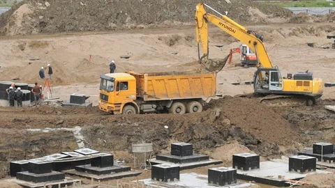 Large construction area in summer Vídeo Stock 80533810