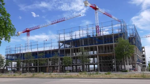 Large construction site with tower cranes in Valdebebas Vídeos de archivo 334736687
