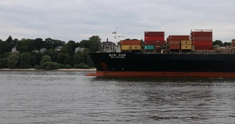 Large container ship on the Elbe Vídeo Stock 95576525