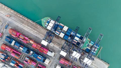 Large Container Ship Loading Cargo At Port Terminal In Laem Chabang Thailan.. Stock Photos