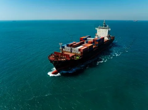 Large Container Ship Navigating Across Open Sea Near Chonburi Thailand Wide.. Foto stock