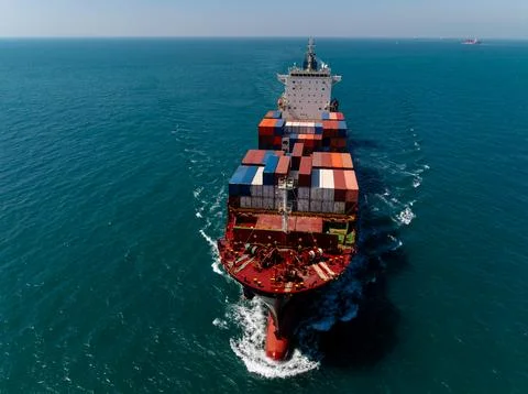 Large Container Ship Navigating Blue Open Waters Near Si Racha Thailand Wid.. Stock-Fotos
