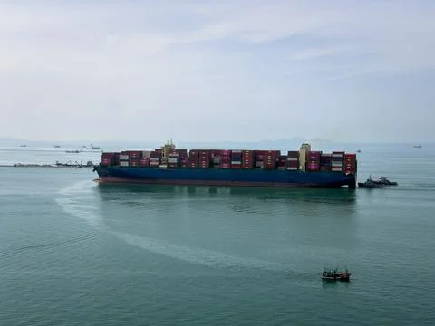 Large Container Ship Navigating Coastal Waters High Angle Shot 库存照片