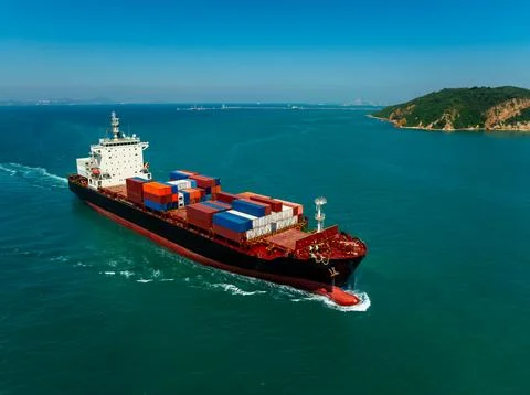 Large Container Ship Navigating Coastal Waters Near Si Racha Thailand Wide Sh 库存照片